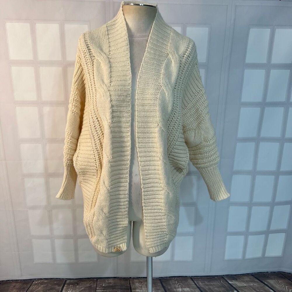 🔥🔥 5/$25 sale 🔥🔥 Simply Southern Cream Cable Knit Cardigan Size Small
